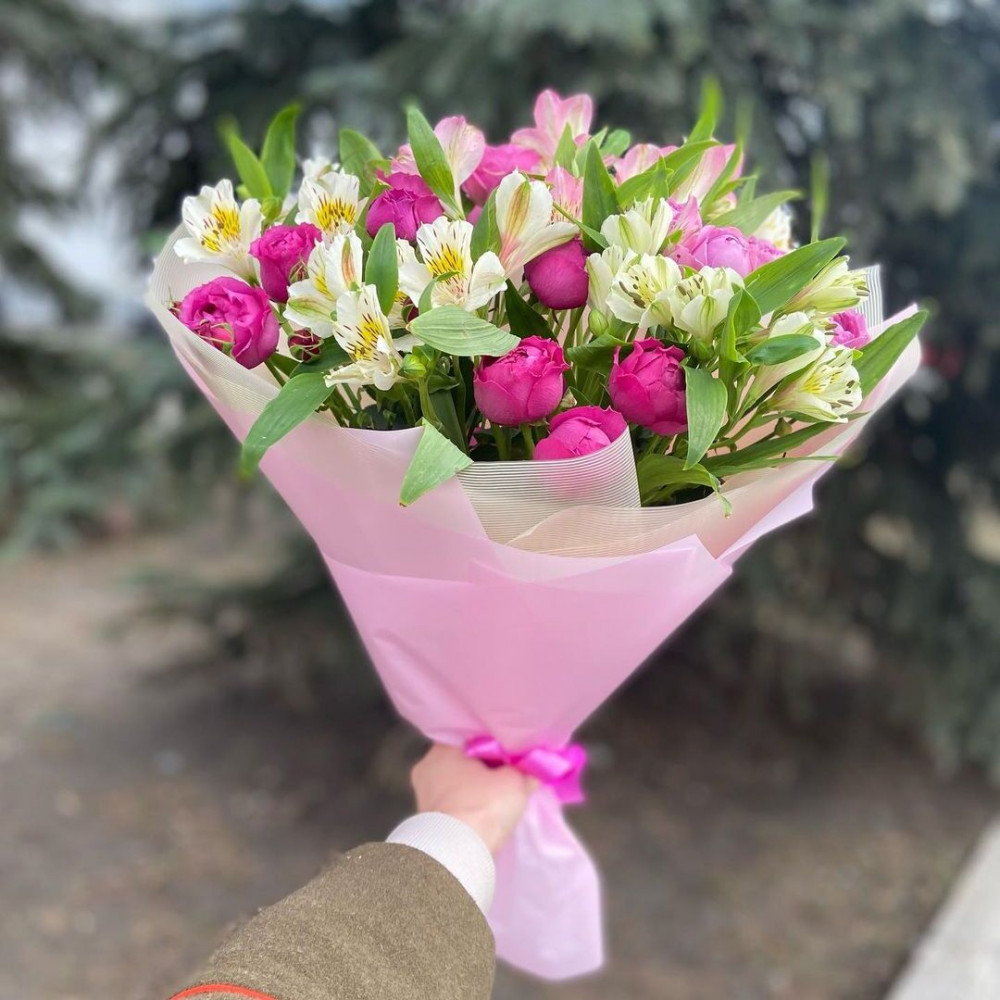 Букет цветов «Букет из альстромерии и пионовидных роз»